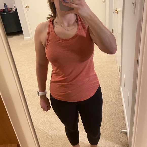 Lululemon Yogi Everyday Tank Heathered Cape Red 4 - Picture 2 of 9